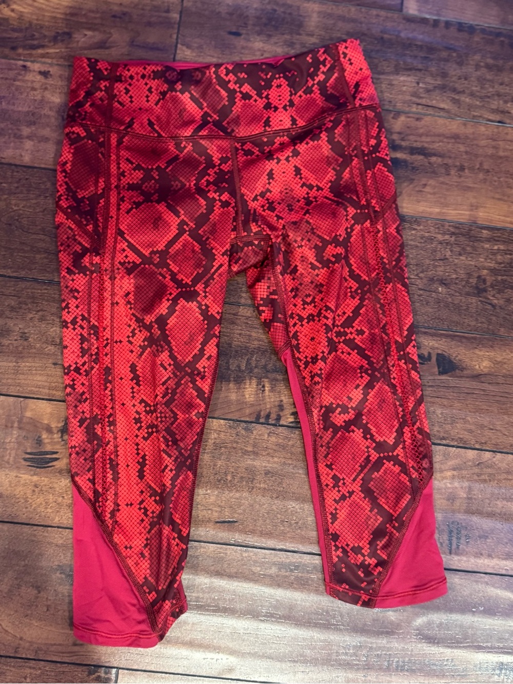 lululemon athletica Red Snake-Print Capri Leggings